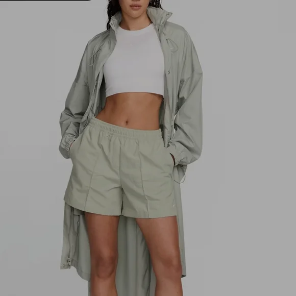 Nike Sportswear Everything WovensWomen's Mid-Rise 5" Shorts Med - Picture 1 of 7